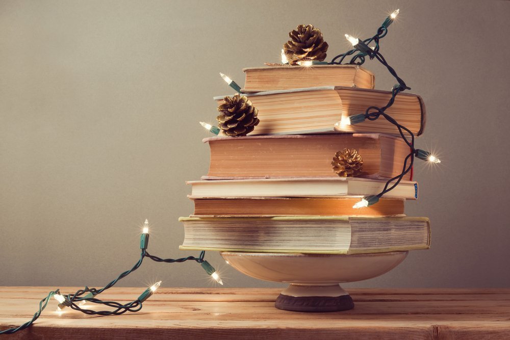 sustainable-xmas-decorations-pine-books.jpg