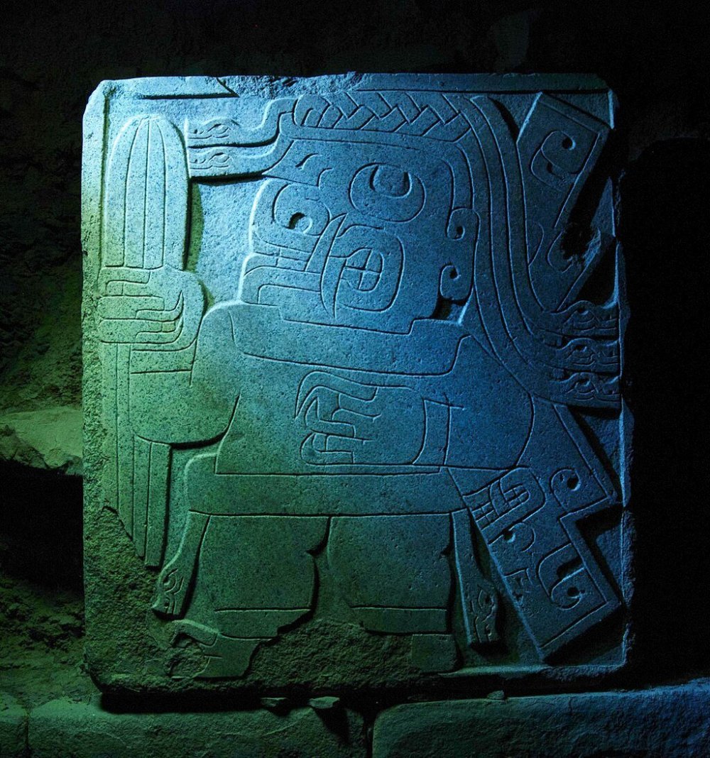 Estela-Wachumero-Chavin-peru.jpg