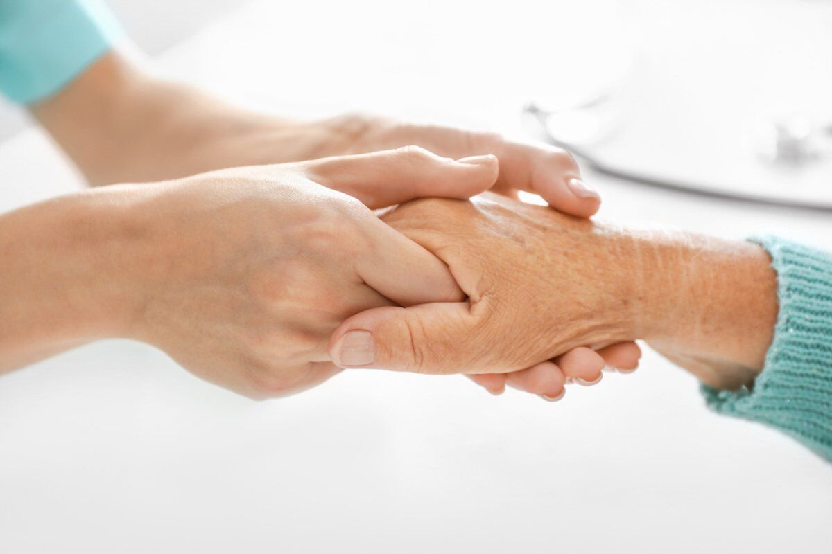 Losing a Parent: 6 Tips for Dealing With Death and Grief